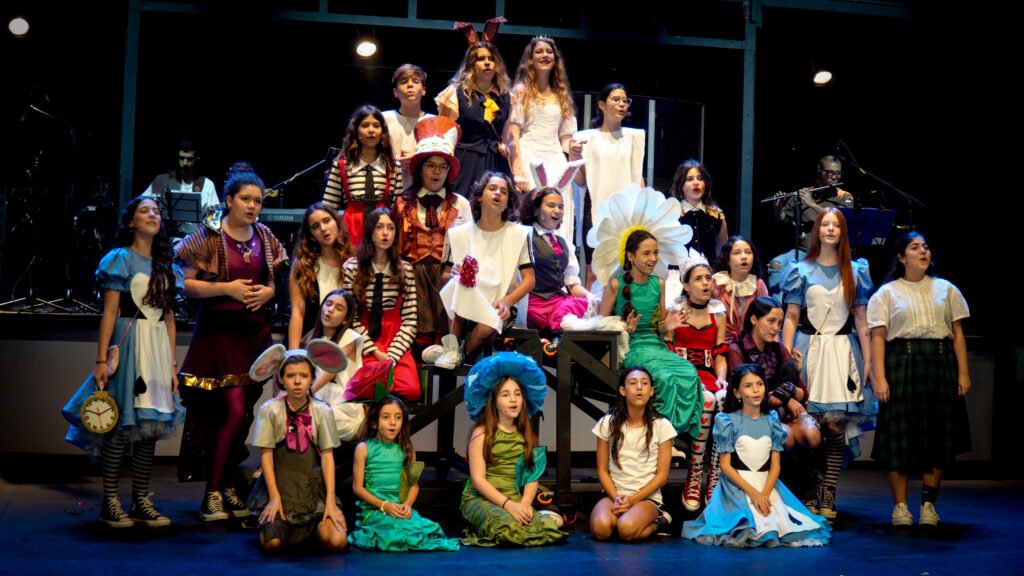 Elenco de Alice, Um Musical