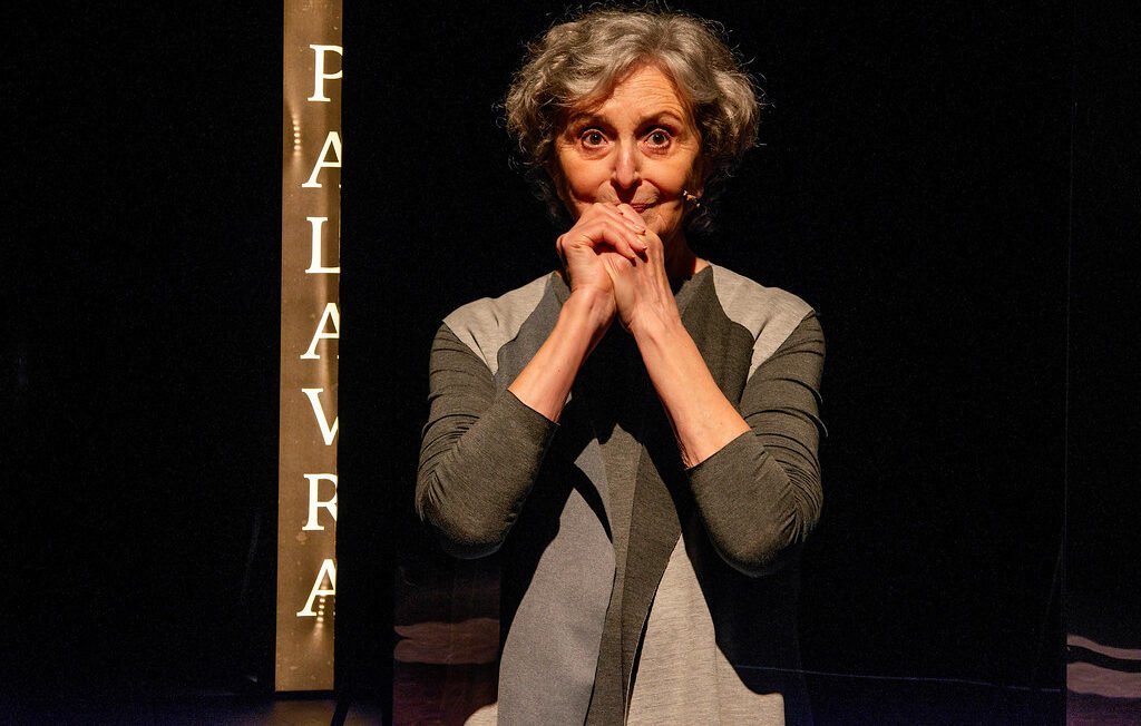 Ana Lúcia Torre em cena de Olhos nos Olhos